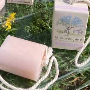 Savon 100gr. au lait d'ânesse bio de l'élevage Rock'âne et huile essentielle de rose de Grasse